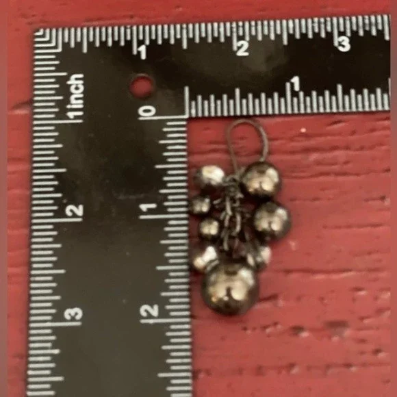 Fashion Jewelry Black Grey Bead Cluster Earrings # 234 - Picture 4 of 5